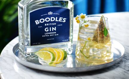 Celebra el día del té preparando drinks con ginebra