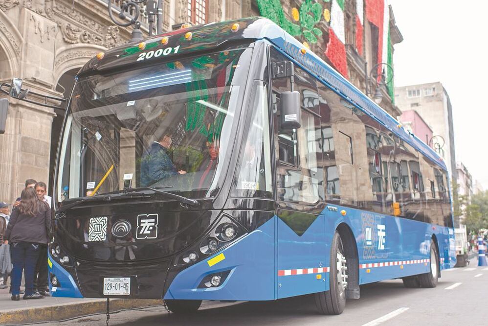 Las nuevas unidades del trolebús tienen capacidad para 85 pasajeros, además de un sistema de recuperación de energía. Cuentan también con seis cámaras de videovigilancia en el interior, el frente y atrás de cada colectivo. GERARDO LUNA. EL UNIVERSAL