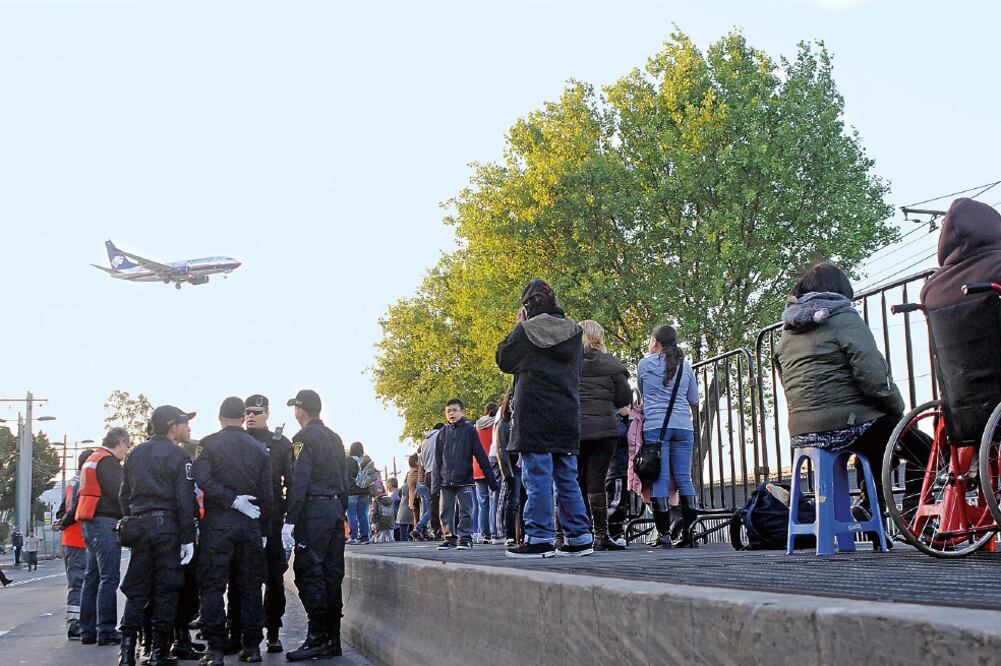 El religioso argentino se trasladó ayer a Chiapas para oficiar misa y regresó por la noche. Hoy partirá con rumbo a Morelia y mañana, a Ciudad Juárez (ARCHIVO EL UNIVERSAL)