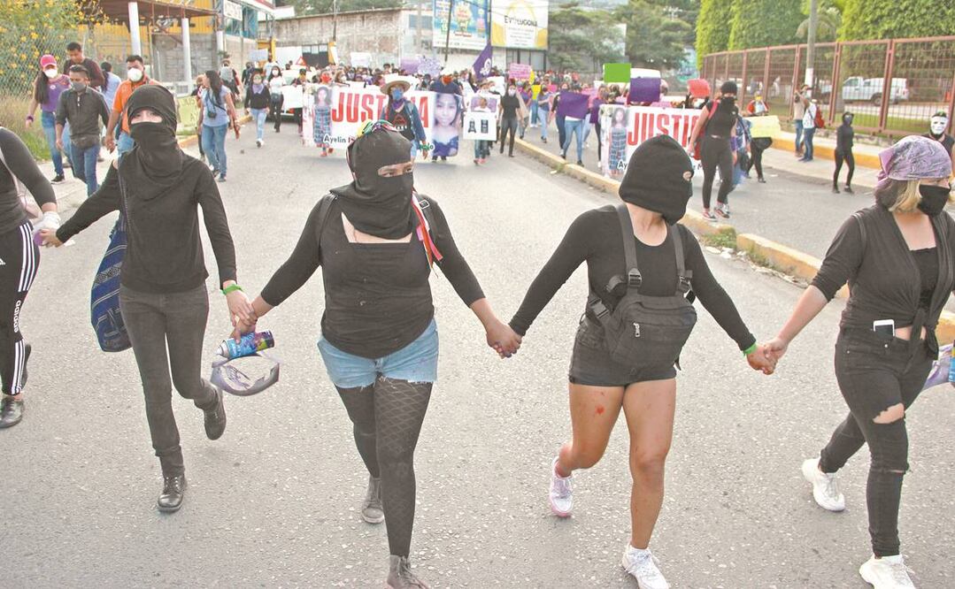 Mujeres marcharon por casi toda la ciudad de Chilpancigo en protesta por el feminicidio de Ayelin, una menor de 13 años, y exigir justicia en el caso. Foto: ARTURO DE DIOS PALMA. EL UNIVERSAL