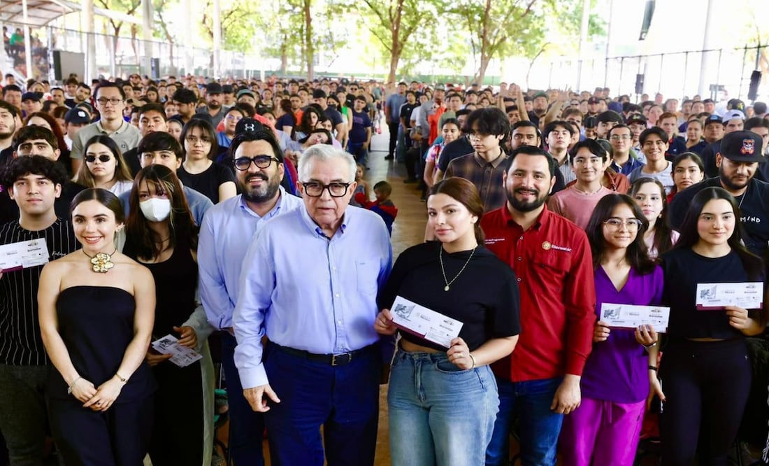 Transportistas marchan por la paz y justicia tras el asesinato del alcalde de Uruapan. Foto: Especial