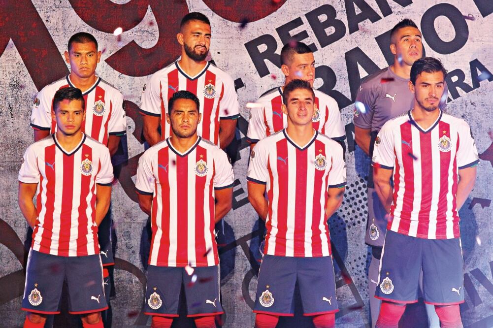 El tradicional rojiblanco, sin anunciantes, luce en el Chiverío (JORGE BARAJAS. IMAGO7)