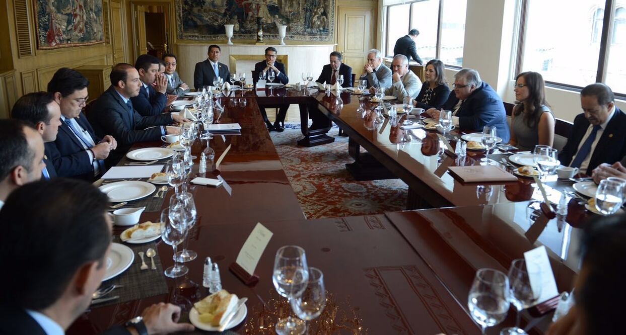 La reunión se llevó a cabo en la sede del Banco de México y acudieron el presidente de la Cámara de Diputados, Javier Bolaños y el coordinador del PAN en San Lázaro, Marko Cortés. /Horacio Jiménez - EL UNIVERSAL