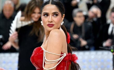 Salma ilumina la Met Gala con un diseño de Gucci
