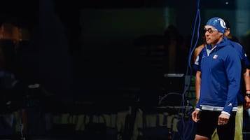 José Ángel Martínez cuelga goggles, gorra y traje de baño