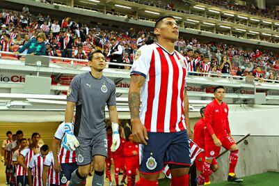 Carlos Salcido busca a fan de Chivas en redes sociales