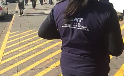 Se presentan a trabajar al SAT 30 empleados despedidos en Guanajuato; les niegan acceso