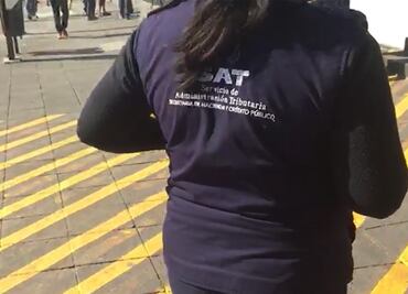 Se presentan a trabajar al SAT 30 empleados despedidos en Guanajuato; les niegan acceso