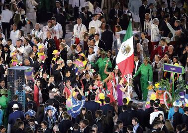 Brasileños reciben a México con ovación