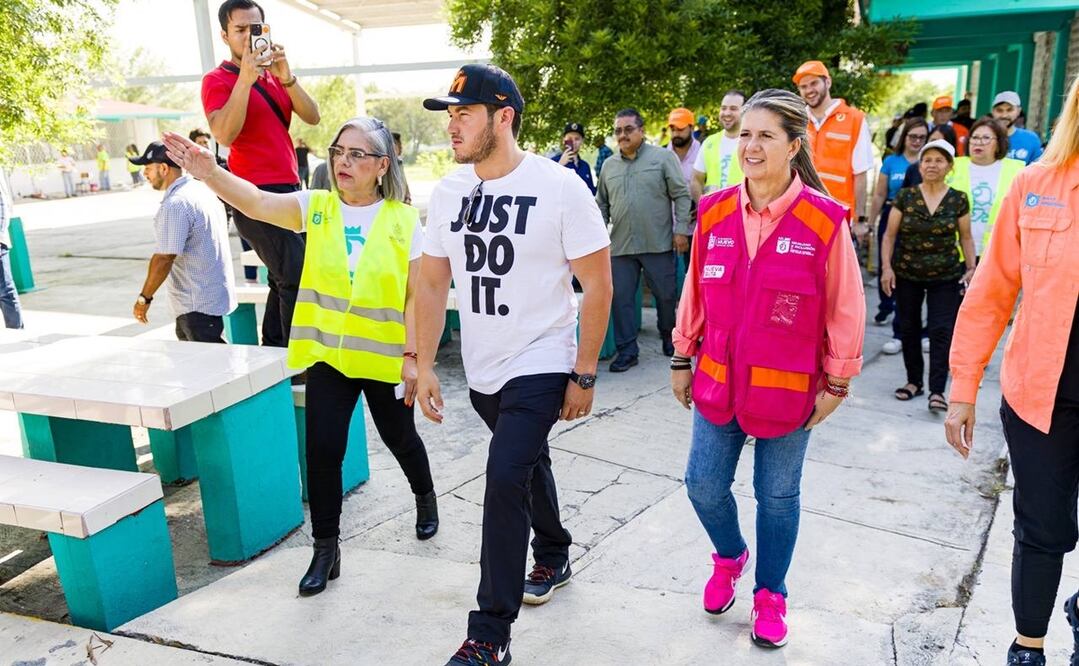 El gobernador Samuel García encabezó la limpieza de la escuela primaria “Profa. Leonor Reyes Hernández”. Foto: Especial