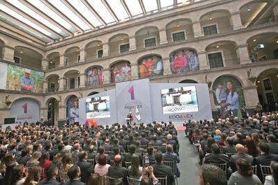 Priístas festejan y arropan a sus líderes 