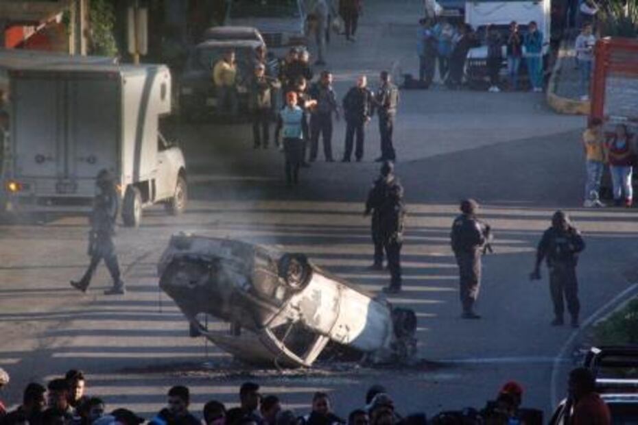 Con quema de vehículo, impiden en Morelos detención de presuntos ladrones 