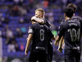 Cruz Azul se adueña momentáneamente del liderato; derrota con tres goles a Puebla