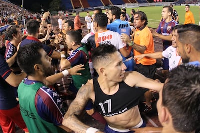 Duelo entre Atlante y Alebrijes finaliza en empujones