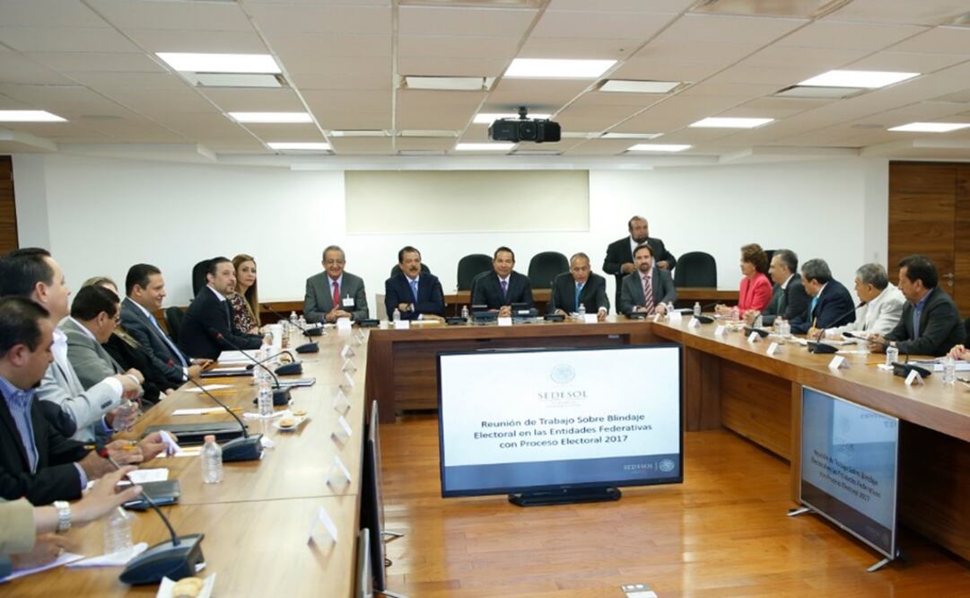 Miranda Nava se reunió con los delegados de las entidades donde actualmente se desarrollan procesos electorales. / Tomada de @LuisEMirandaN