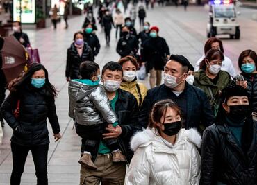 Suman 2 mil 345 muertos por coronavirus en China; hay más de 76 mil contagios