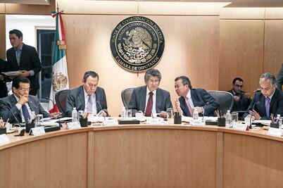 Diputados se quitan bonos, vales de gasolina y alimentos