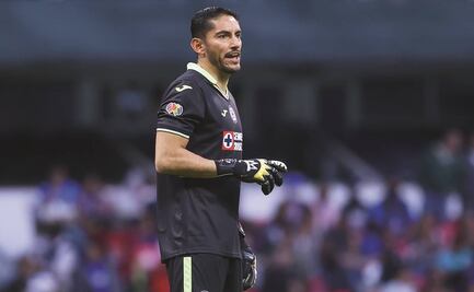 Jesús Corona cumple 42 años; sigue manteniendo su calidad bajo el arco