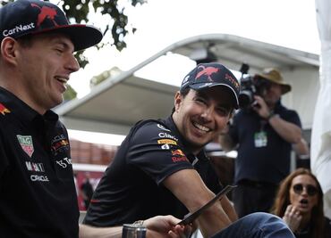 Checo Pérez hizo un gran trabajo, destaca Max Verstappen