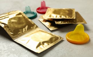 Guerra en Medio Oriente impacta industria de condones por precios del petróleo; suben costos de preservativos Durex