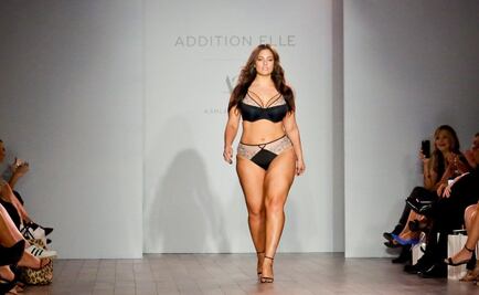 Ashley Graham muestra sus curvas en lencería