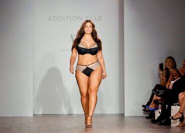 Ashley Graham muestra sus curvas en lencería