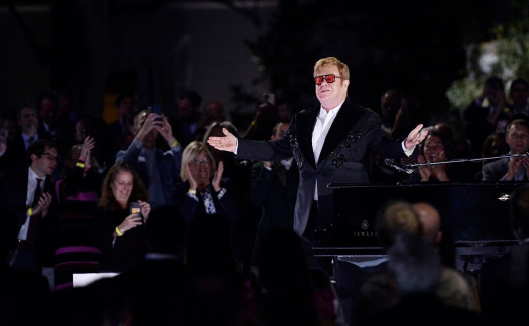 El cantante británico Elton John realiza un espectáculo que denomina 'A Night When Hope and History Rhyme' como parte de su gira de despedida. Foto: EFE
