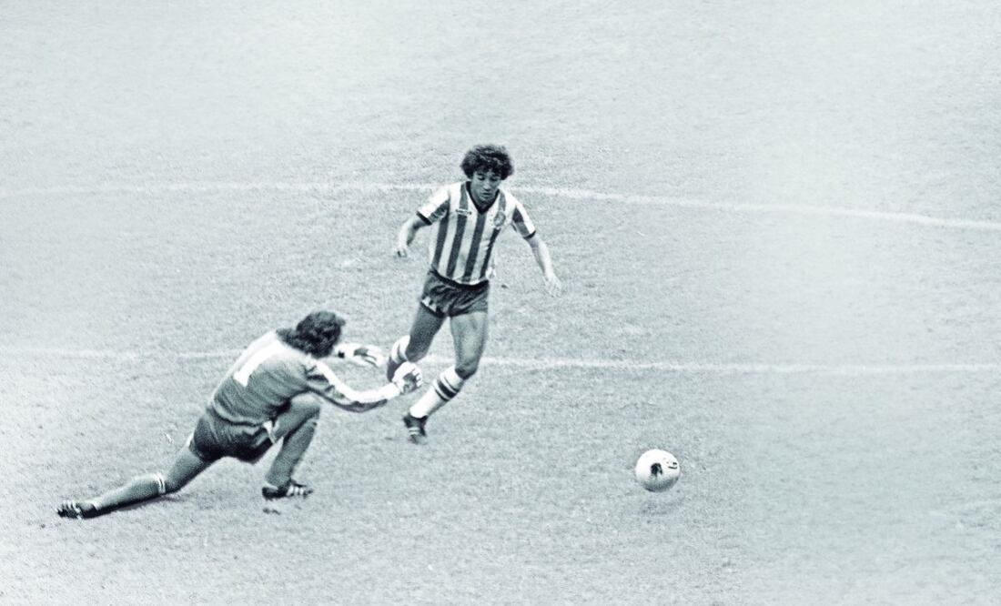 Se repusieron de una expulsión y un tiro penalti, mismo que atajó Héctor Zelada. Foto: Archivo | El Universal