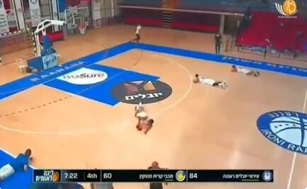 Jugadores huyen en pleno partido de basquetbol por bombardeos en Israel