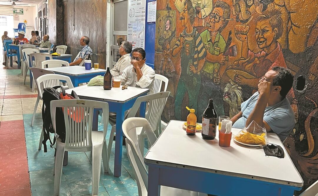 Lo más pedi-do de este lu-gar son las caguamas, las cuales son ser-vidas en vasos de cristal.