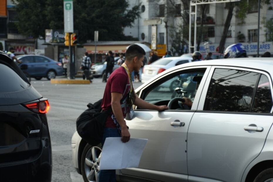 Medallista nacional pide monedas en la calle para ir a Rusia