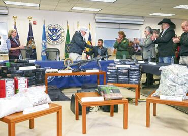 Trump, “casi” decidido a declarar emergencia