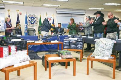 Trump, “casi” decidido a declarar emergencia