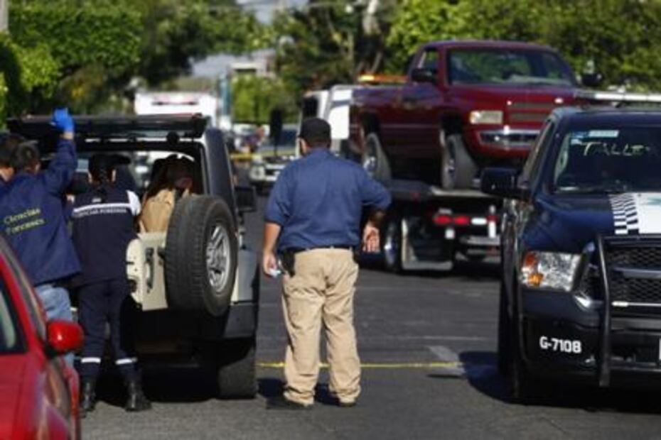 Encuentran cuerpos dentro de una camioneta en Guadalajara