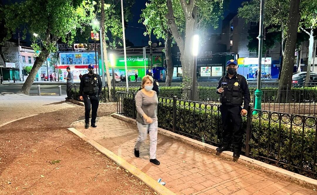 Mauricio Tabe dialogó con los habitantes para acordar la creación de un comité vecinal que coadyuve en la vigilancia y el mantenimiento del parque. Foto: Especial