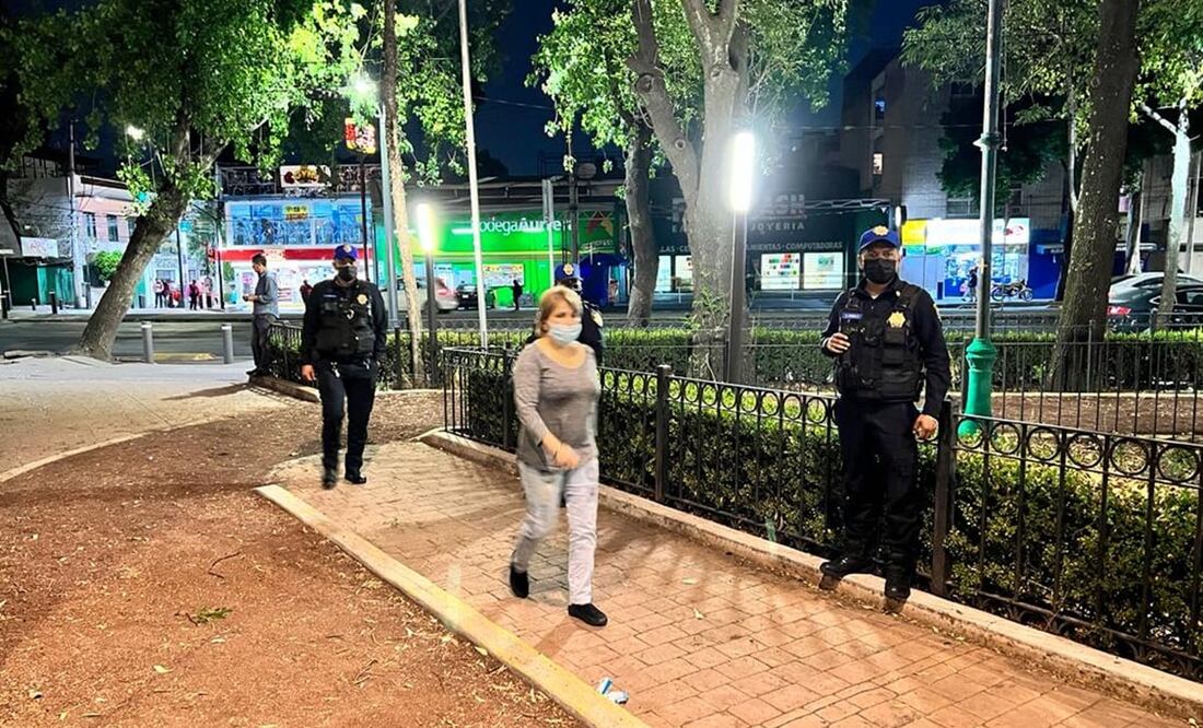 Mauricio Tabe dialogó con los habitantes para acordar la creación de un comité vecinal que coadyuve en la vigilancia y el mantenimiento del parque. Foto: Especial