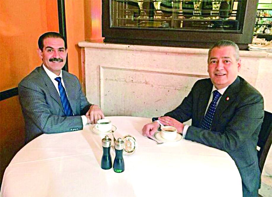 Guillermo Padrés, actual gobernador de Sonora de origen panista, y Manlio Fabio Beltrones, coordinador de la bancada del PRI en la Cámara de Diputados (ARCHIVO EL UNIVERSAL)