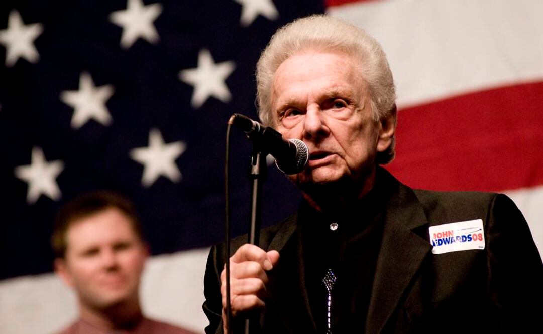 Stanley nació y creció en Big Spraddle, Virginia, una tierra de minas de carbón y bosques frondosos donde formó con su hermano The Stanley Brothers and their Clinch Mountain Boys en 1946. FOTO: EFE.
