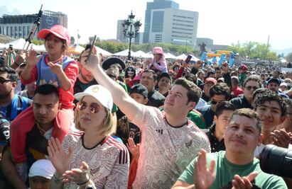 Con Samuel y Mariana, así vivieron los nuevoleonenses el partido de México 