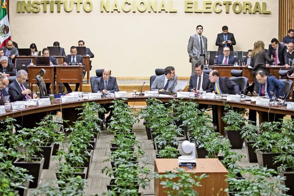 El INE contará con 45 mil 44 nuevos funcionarios electorales para los próximos comicios. (ARCHIVO EL UNIVERSAL)