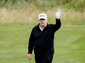 Entre golf y protestas Trump inicia su visita en Escocia; manifestantes se congregan en Edimburgo