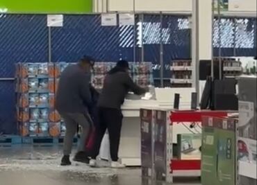 Captan violento robo en Sam's Club de Tlaxcala; ladrones se llevan celulares y equipos electrónicos