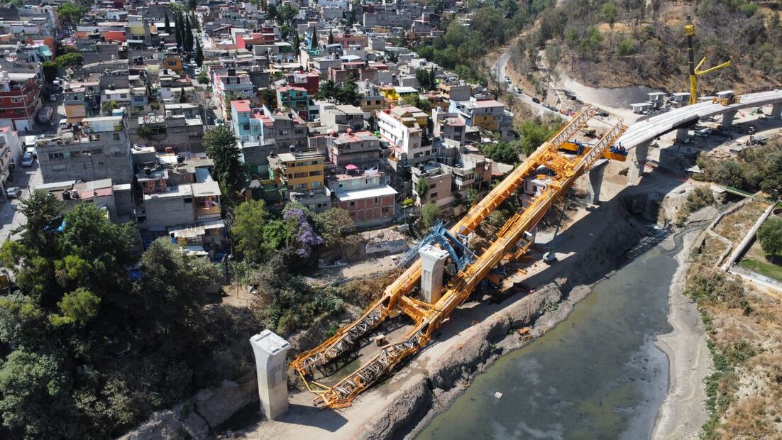 Lanzadora de dovelas en las obras del Tren Interurbano. Foto: Diego Prado