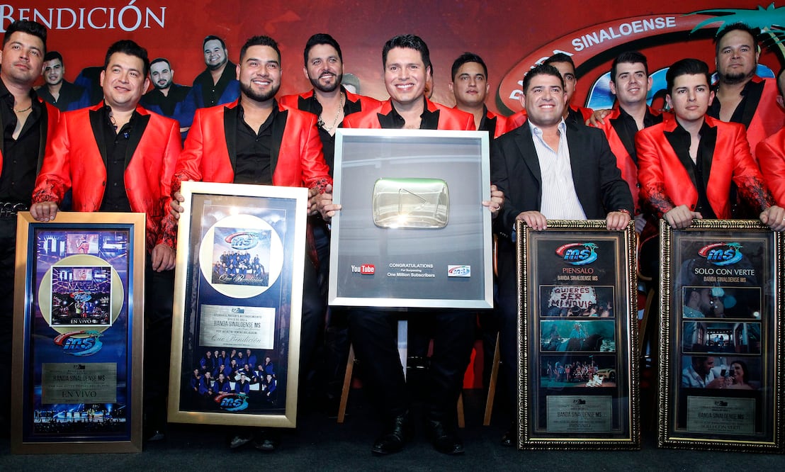 En su show les fueron entregados cuatro discos de oro por más de 30 mil copias vendidas de dos de sus discos y dos sencillos, además del reconocimiento por parte de YouTube por más de un millón de suscriptores (ARIEL OJEDA. EL UNIVERSAL)
