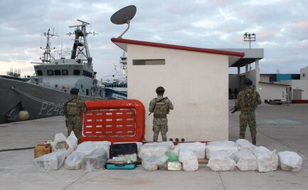 Semar asegura más de 400 kilos de cristal y 10 mil litros de combustible cerca del Puerto de Mazatlán 