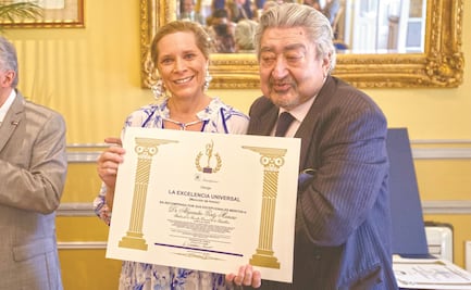 Recibe fiscal premio a la excelencia