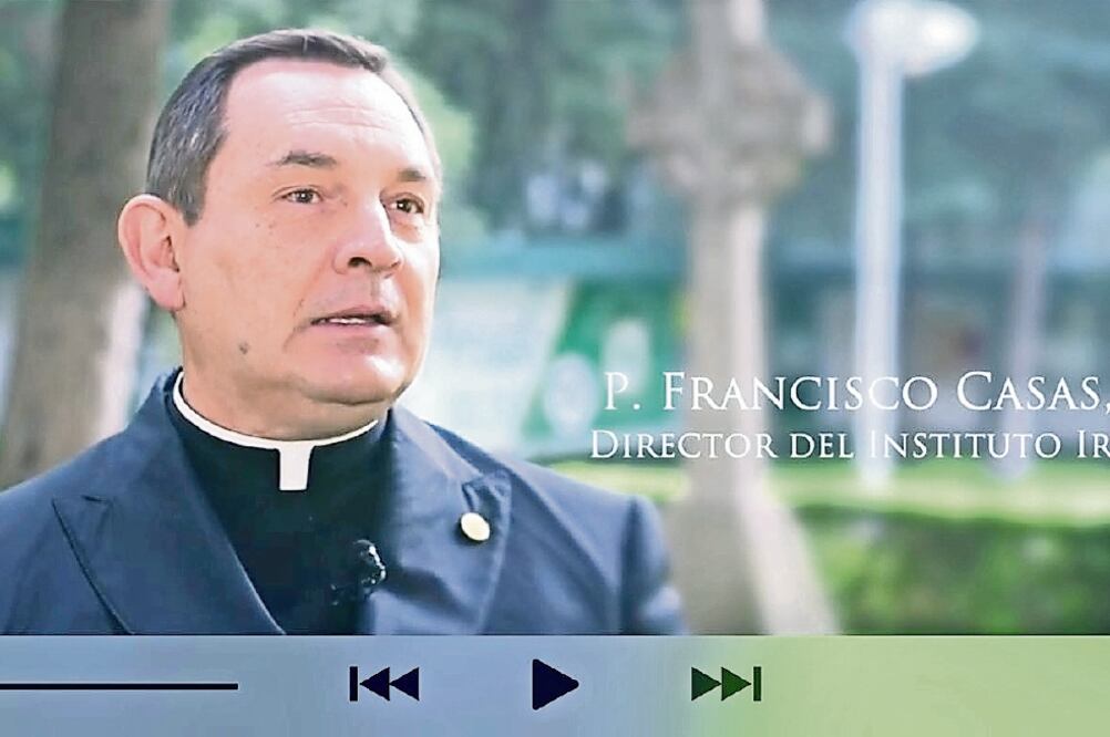 El padre Francisco Casas, director del Irlandés, informó que estudiantes involucrados en un video que ocasionó el enfrentamiento fueron expulsados (ESPECIAL)