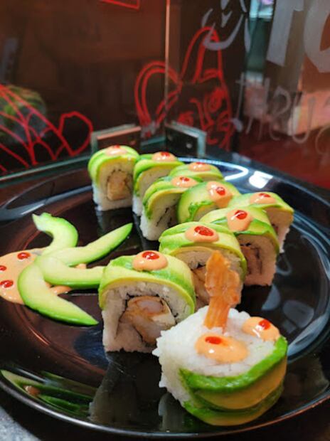 Además de sushi, puedes probar otras opciones de comida japonesa que ofrecen estos lugares. Foto: Osoi Sushi