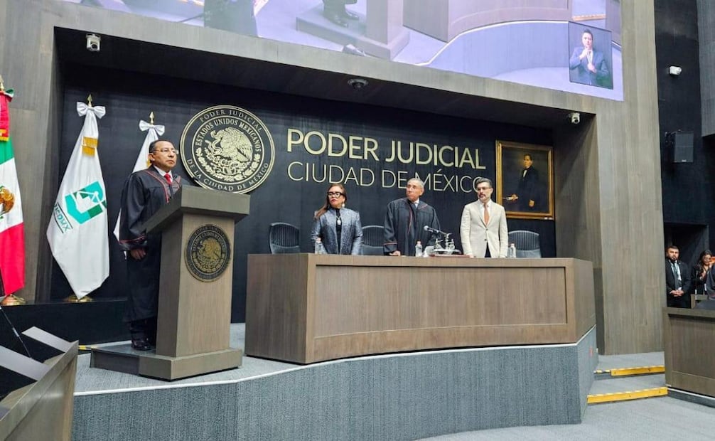 Magistrado Rafael Guerra toma de protesta para su tercer periodo como presidente del Tribunal Superior de Justicia de la CDMX.
Foto: Especial.
