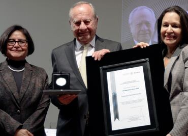 Francisco Serrano recibe la Medalla Bellas Artes